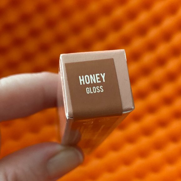 Persona Lip Gloss in Honey - Picture 6 of 8